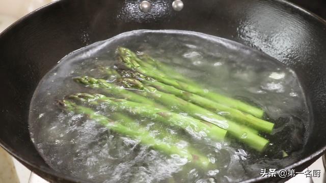 芦笋怎么吃好吃（白灼芦笋的做法和步骤）
