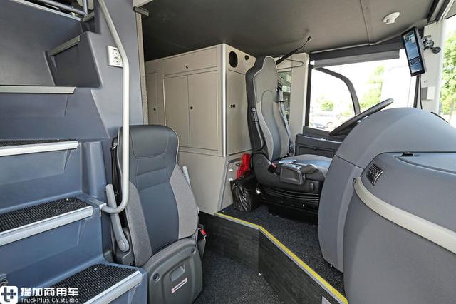 规整的动力链以及车身结构布置带来了大尺寸的行李舱空间,弥补了车内