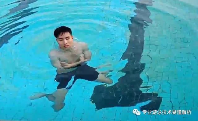 如何让鸡蛋浮在水面上