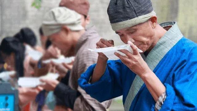 横店多万群演现状 美女遍地 泛滥成灾 成为懒汉光棍的天堂 全网搜