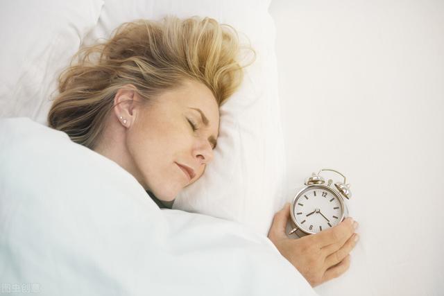 睡太早！会增加20%的心血管疾病风险，增加40%的死亡风险