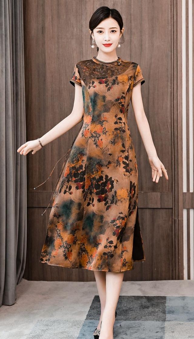 为什么香云纱连衣裙都是宽松版紧身香云纱连衣裙都有哪些弊端