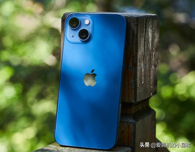 iPhone SE3概念机曝光，采用打孔屏设计，A15芯片+侧边指纹+IP68