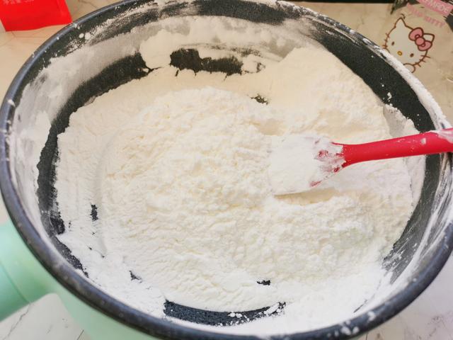 棉花糖也可以在家做,一个鸡蛋做一盘,没有添加剂,孩子吃得放心