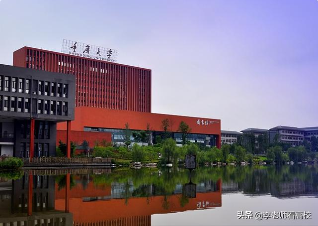 重庆大学校长:在重大急需重振之时，由经济学教授张宗益出任校长是病急乱投医吗