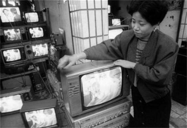 汤君年：卖窗帘起家，投资6亿建房800套，如今每套价值过亿