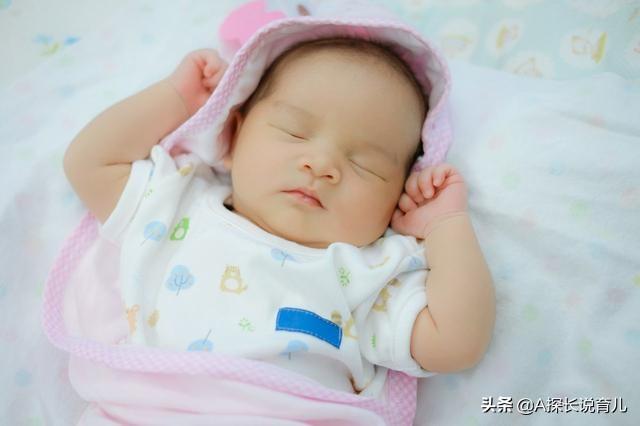 孩子刚睡着就“翻江倒海”？不是天气热，背后的暗号家长要读懂