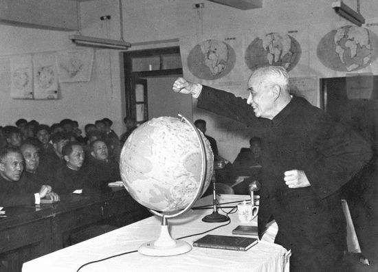 李四光简介:48年前的今天，帮中国造出原子弹，找到石油的科学家李四光逝世