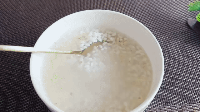 入秋后给孩子煮粥有窍门，记住3点，驱寒暖胃又营养，助力成长