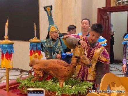 明星怎么过国庆？苏炳添在内蒙古吃烤全羊，章子怡吴京在上海逛街