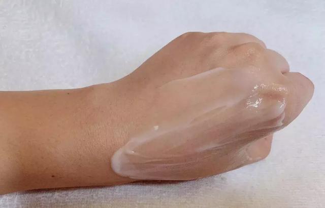 身体乳是挤在手上吗