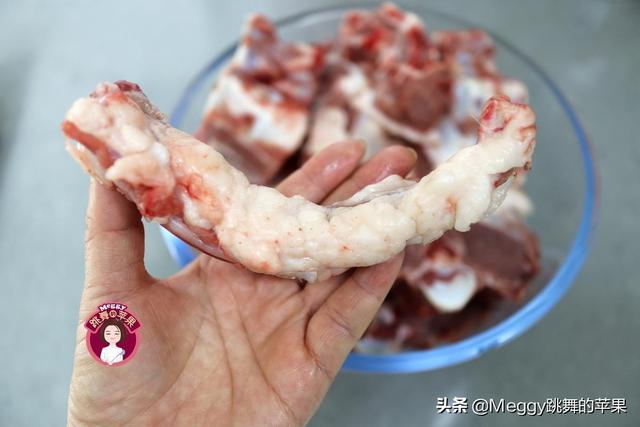 水蝎子:羊蝎子不腥不膻，直接下锅就错了，多一步肉烂汤鲜，骨头都啃光