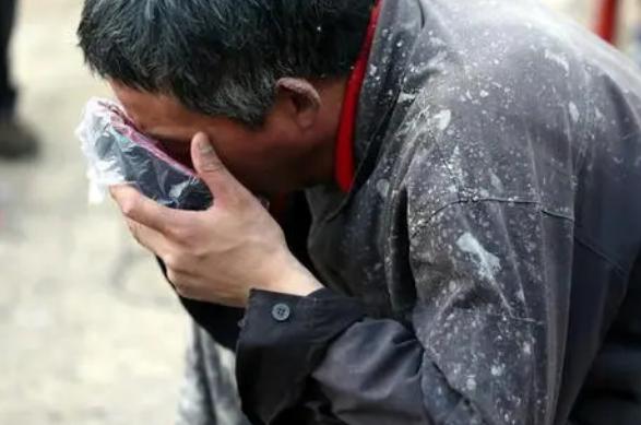 新型“啃老族”出现，父母还被“蒙在鼓里”，反而觉得孩子很上进