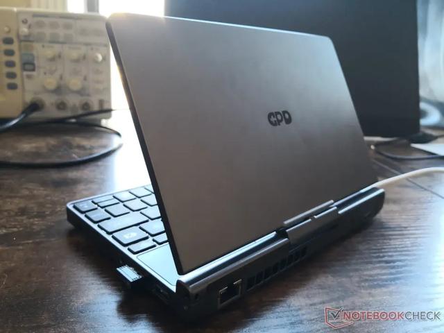 Pocket 3 模块化 UMPC 评测：比许多英特尔 EVO 笔记本电脑都快（上篇）