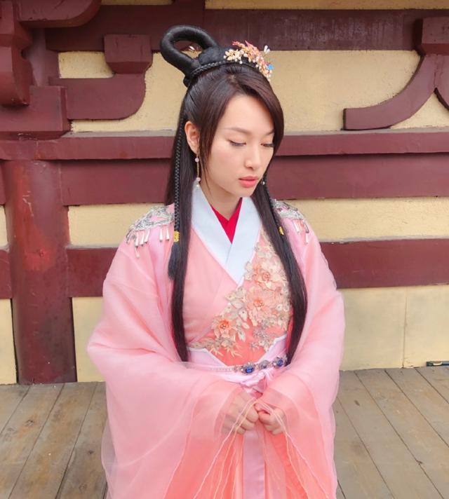 前TVB花旦徐子珊晒古装造型，网友盼她与林峰拍《使徒行者3》