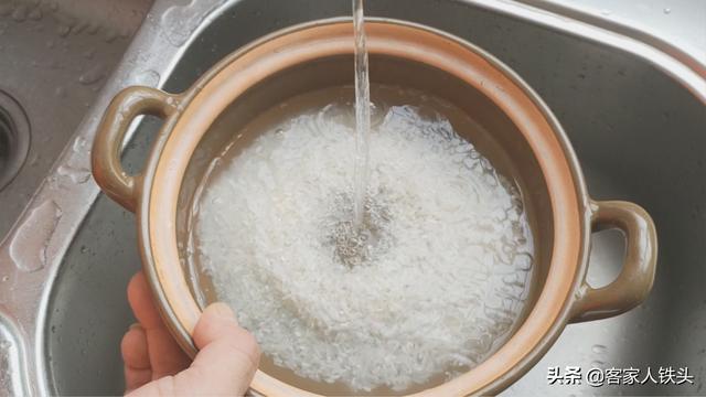 如何用砂锅制作焖米饭 怎么样用砂锅煮饭