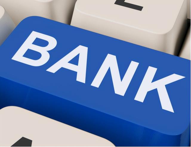 200万存银行理财，年利率5%，未来的30年够养老吗？