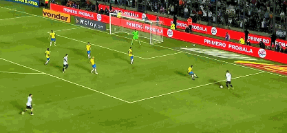 半场-维尼修斯错失单刀 双方火气十足！阿根廷0-0巴西