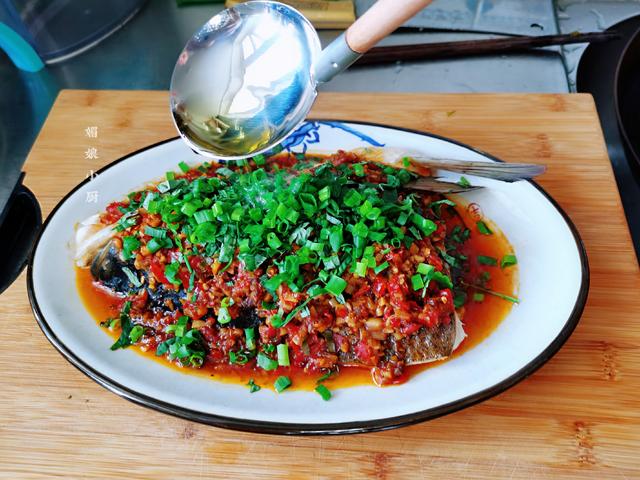 蒸鱼头的做法 蒸鱼头的做法（蒸芋头的做法） 美食