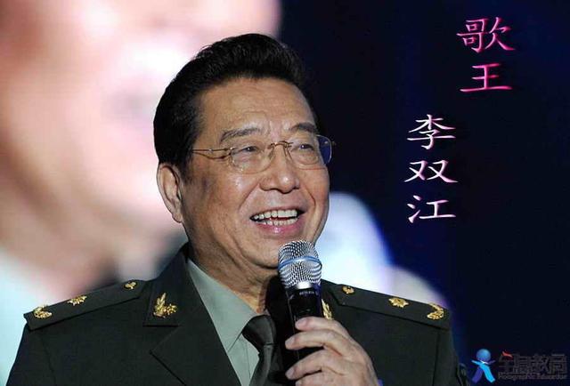 82岁李双江现身饭局，心情好高歌一曲现场掌声不断，却惹网友吐槽