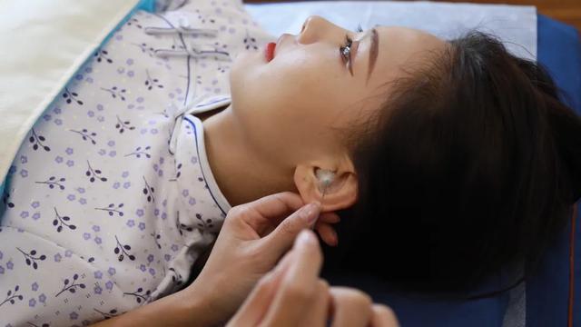 适当的时候为耳部“洗个浴、消个毒”