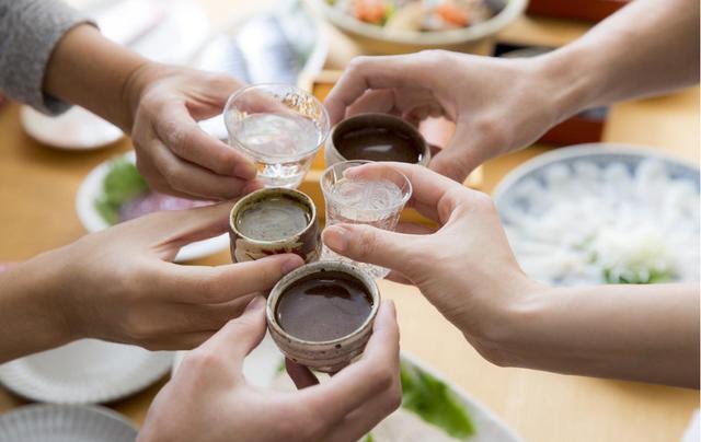 你知道白酒的最佳饮用时间吗？一文告诉你：这样喝酒对身体最好