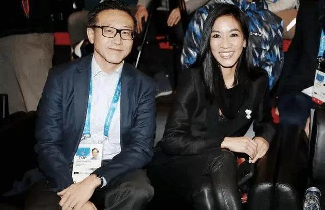 篮网老板夫人罕见露面!她已产3胎,却高贵优雅,看不出快60岁了