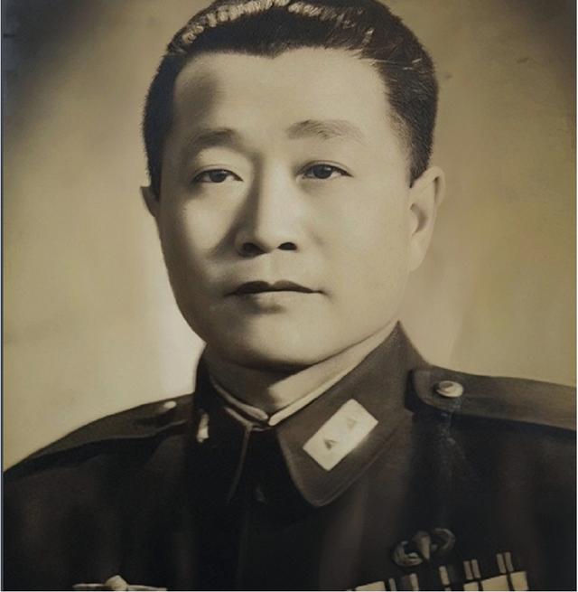 1971年杨振宁回国，称杜聿明为“杜先生”，周总理迅速纠正其错误