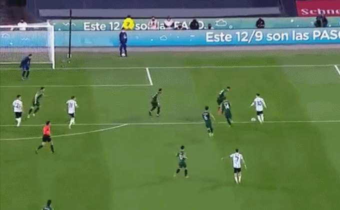 世预赛-梅西戴帽 国家队79球超贝利独享南美第一 阿根廷3-0玻利维亚