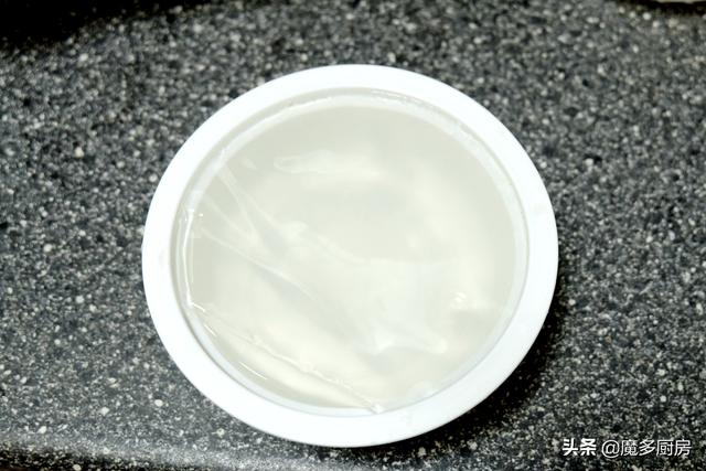 女儿要吃冰粉，妈妈第一次动手做，没想到这么简单，太好吃了