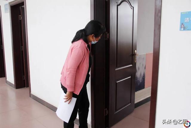 大山里女人生娃有多难？云南孕妇羊水破了，路上耽误太久生悲剧