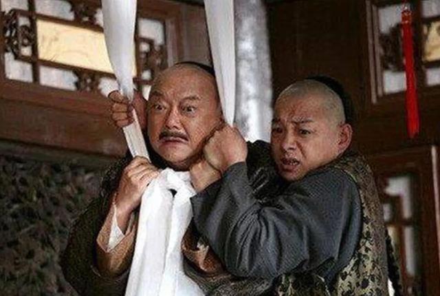 乾隆去世后，嘉庆将和珅赐死了，那么纪晓岚结局怎么样？