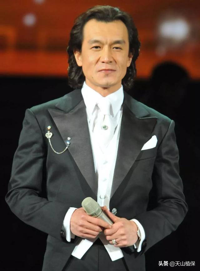 新疆的央视主持人主持人大王爱新疆