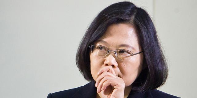 蔡英文好日子到头了？最新民调“死亡交叉”，岛内有人发现不对劲