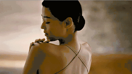 手背皮肤就长鸡皮一样