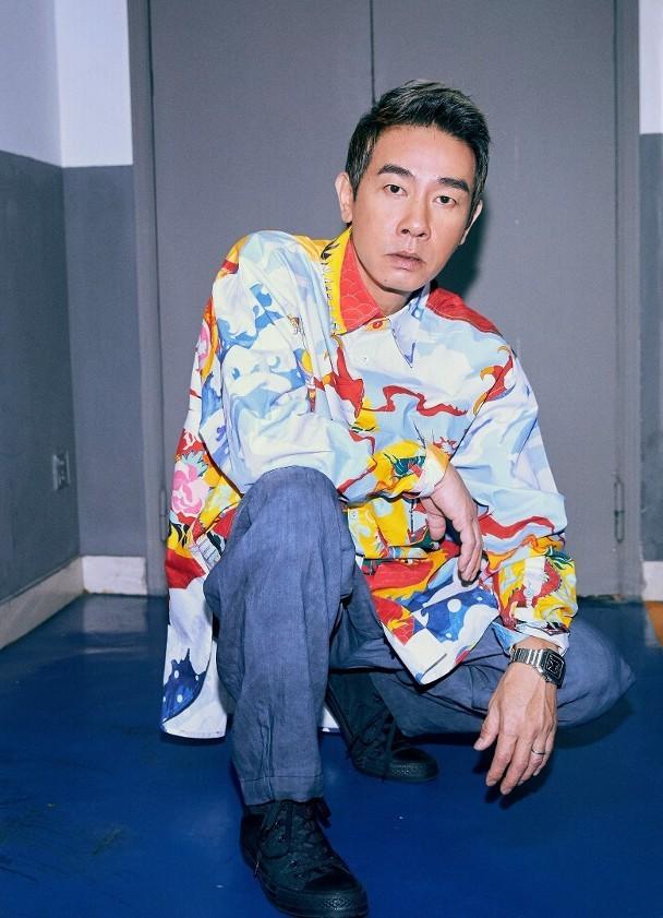 勇夺亚洲全能艺人大奖！52岁人气男神：更加激励自己要努力