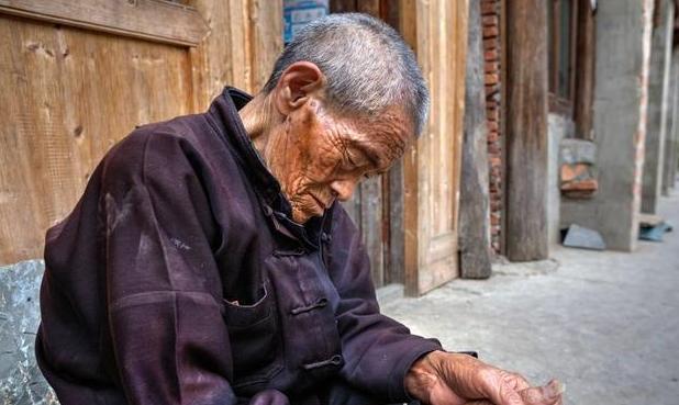 医生坦言：这5种病其实并不是病，只是人老了而已，无需过度治疗