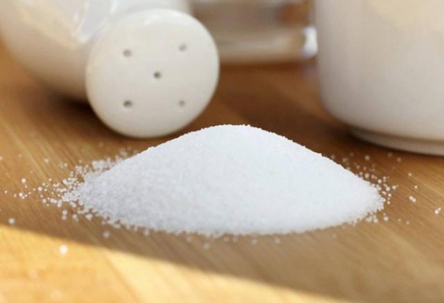 脸上皱纹多不能吃盐吗？建议：若想皱纹减少，尽量少吃3种食物