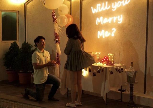 恭喜你！TVB著名的24岁独生女宣布订婚，未婚夫高大帅气。
(图5)