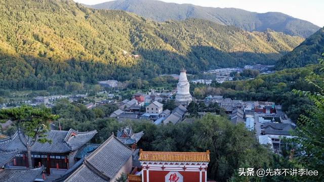 五台山香火最旺的五爷庙，烧香磕头都要排队，游客惊呼：五爷是谁