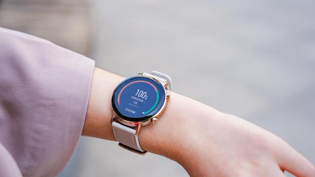 华为进军7684亿新市场，产品超苹果排名第一，腾讯百度豪掷百亿