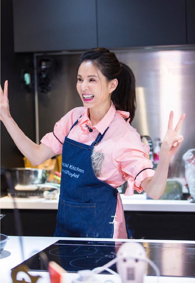 李若彤张慧仪叶蕴仪陈慧珊老友相聚，各位姐姐都是什么神仙颜值啊