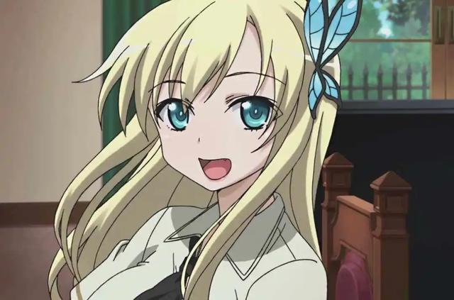 并且因为外貌和女王性格受到男性崇拜——除了残念的个性之外都很完美