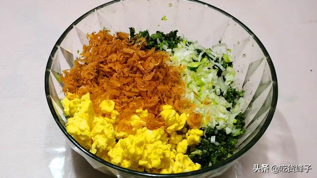 芹菜饺子里面放什么配料比较好 芹菜饺子馅主要放什么调料