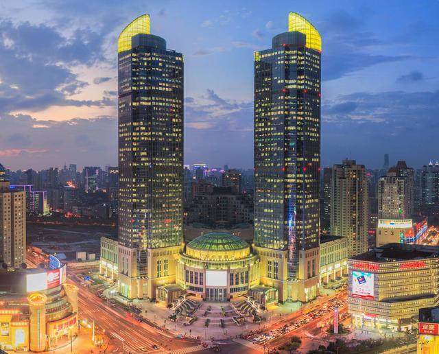 在香港有13栋大楼，在内地还有11个商场，陈启宗才是隐形富豪