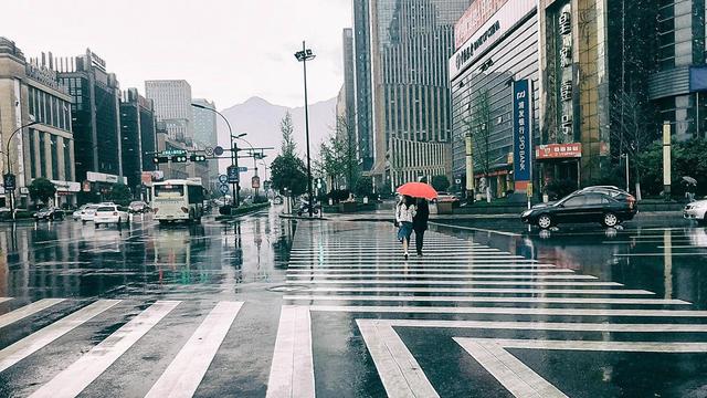 下雨天的朋友圈