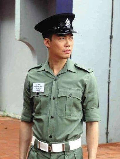 拍戏期间烟不离手！52岁TVB“卧底鼻祖”以黑衣人造型亮相新戏