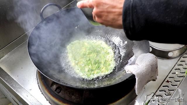 韭菜撲雞蛋怎麼炒不出水？廚師長分享獨門秘籍，出鍋鮮嫩又好吃 美食頻道 第6张