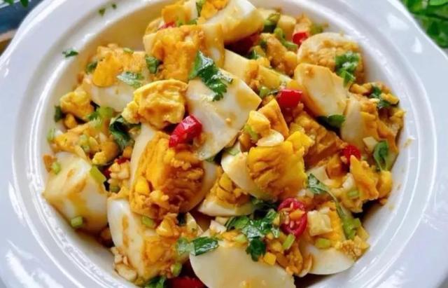 家里有不爱吃鸡蛋的宝宝，你给她这么做，一盘不够吃