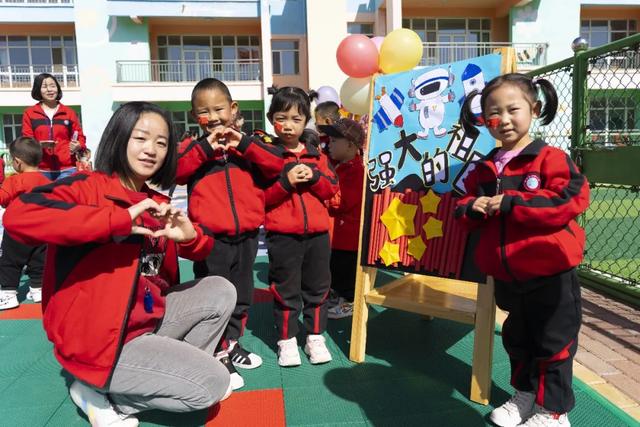 萌娃献礼国庆节 百米长卷绘祖国——察右中旗幼儿园开展迎“十一”国庆节活动